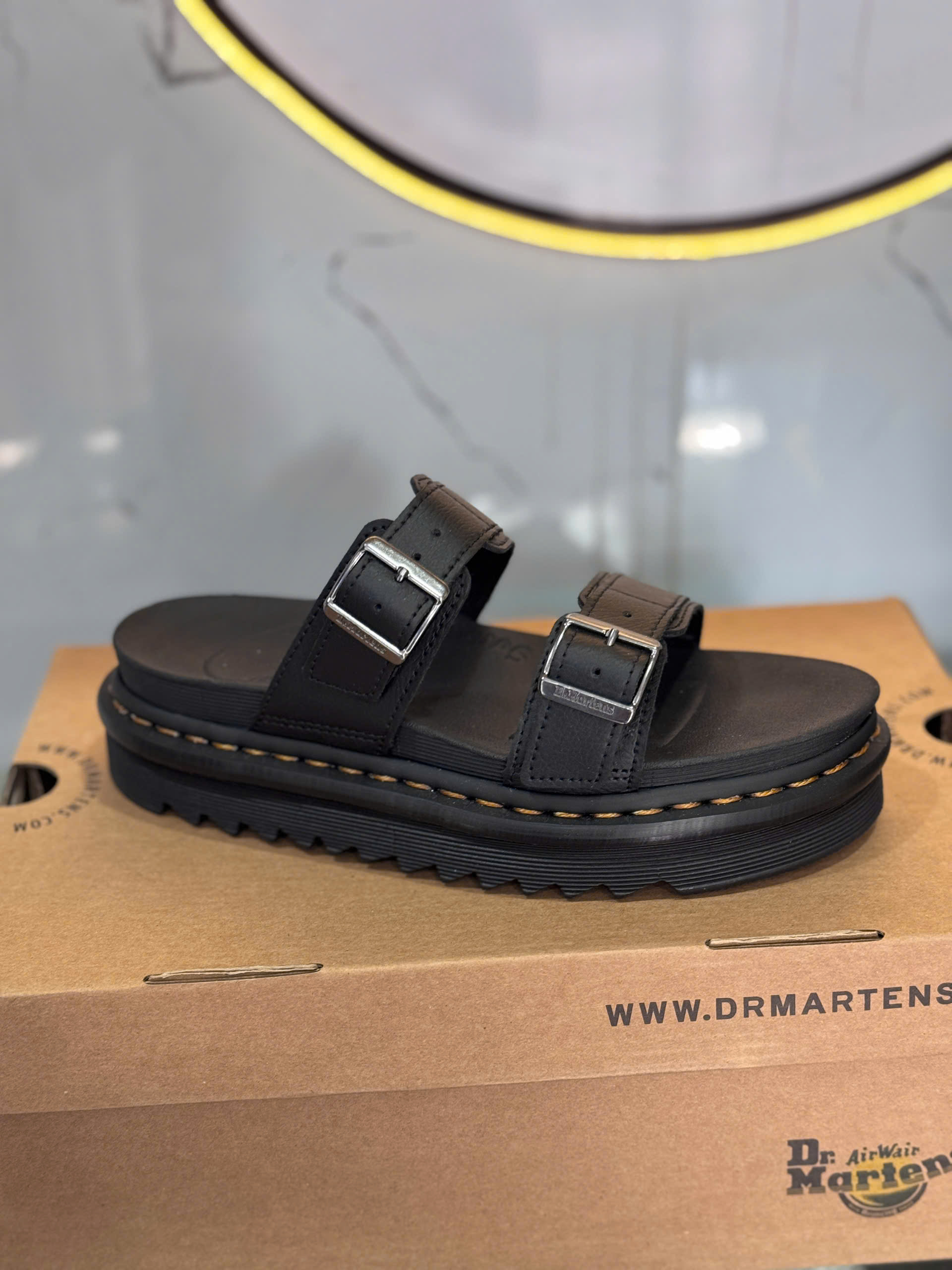 sandal Dr. Martens Myles Brando